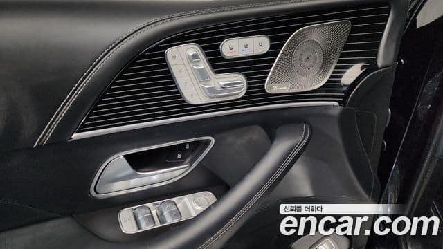 Mercedes-Benz GLS-Class 2023 — Photo 42/42