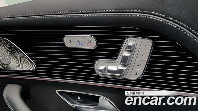 Mercedes-Benz GLS-Class 2023 — Photo 9/42