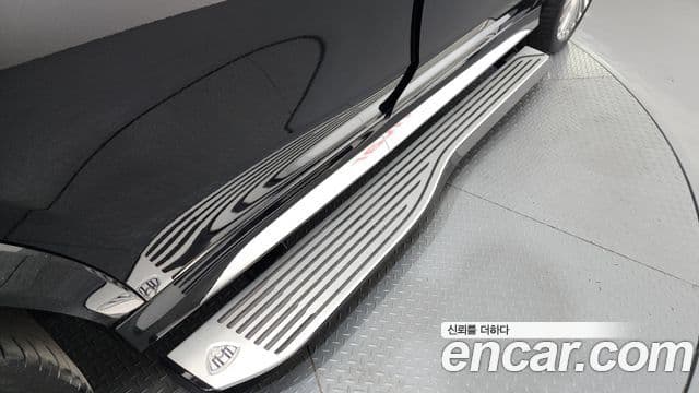 Mercedes-Benz GLS-Class 2023 — Photo 15/42