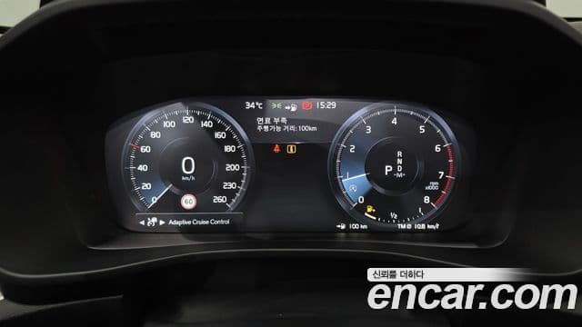 Volvo XC40 2019 — Şəkil 8/20
