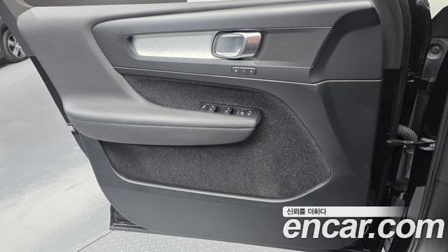 Volvo XC40 2019 — Photo 16/30