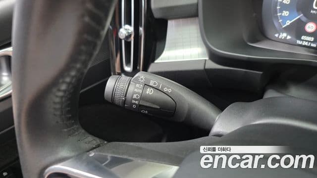 Volvo XC40 2019 — Photo 8/30