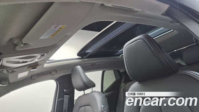 Volvo XC40 2019 — Photo 24/30