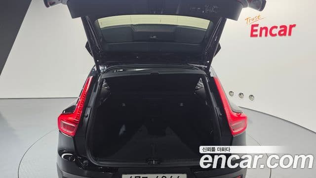 Volvo XC40 2019 — Photo 29/30
