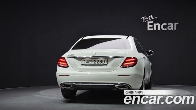 Mercedes-Benz E-Class 2019 — фото 4 из 20
