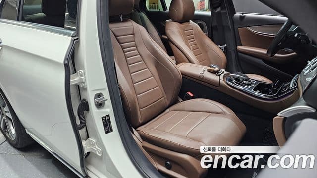 Mercedes-Benz E-Class 2019 — фото 12 из 20