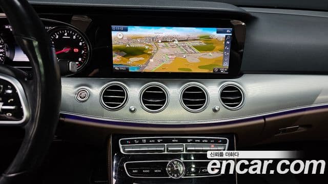 Mercedes-Benz E-Class 2019 — фото 15 из 20