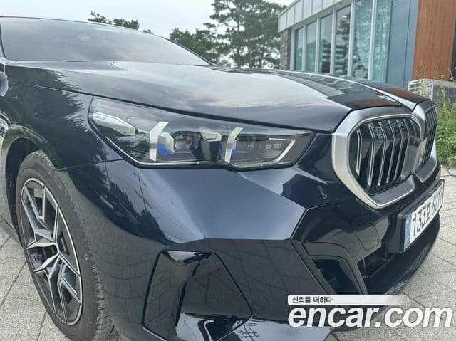 BMW 5 Series 2025 — ფოტო 7/17