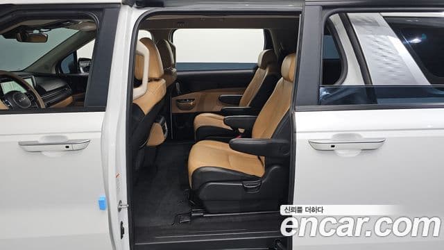 Kia Carnival 2021 — Фото 11/20