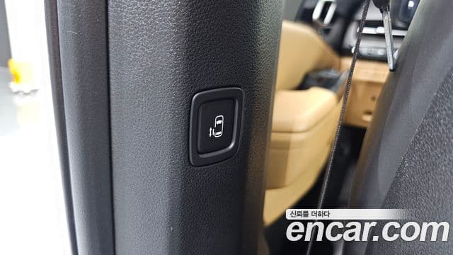 Kia Carnival 2021 — Фото 18/20