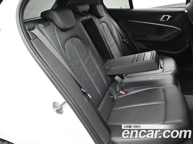 BMW 1 Series 2021 — фото 11 из 20