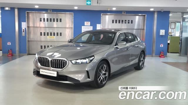 BMW 5 Series 2025 — ფოტო 9/20