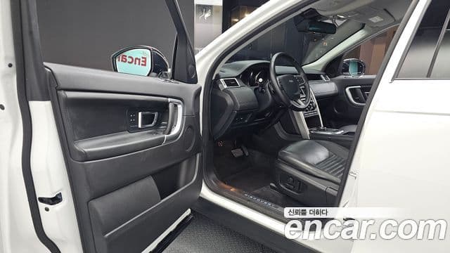 Land Rover Discovery Sport 2019 — Фото 10/20