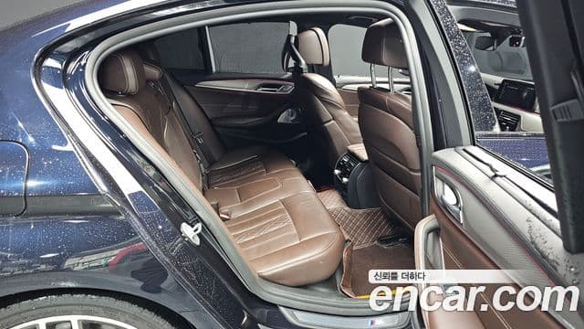 BMW 5 Series 2019 — фото 11 из 20