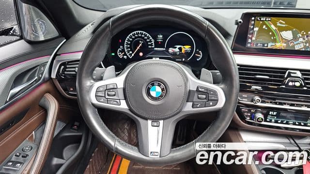 BMW 5 Series 2019 — фото 12 из 20