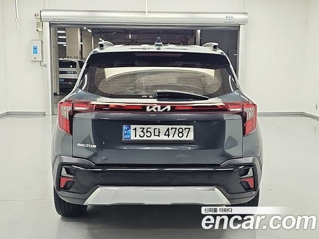 Kia Seltos 2022 — ფოტო 3/18