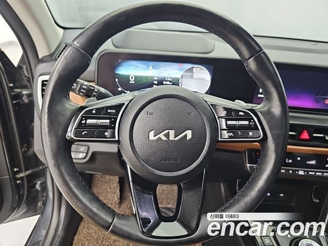 Kia Seltos 2022 — ფოტო 9/18
