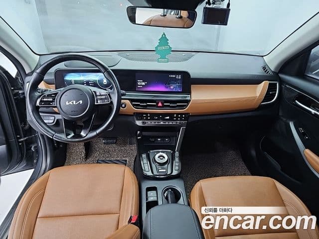 Kia Seltos 2022 — ფოტო 13/18