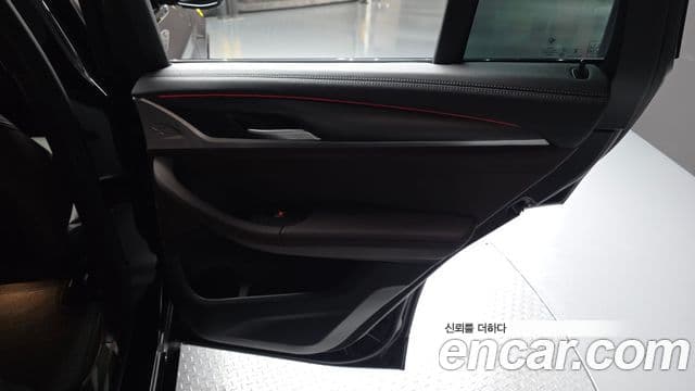 BMW X4 2025 — Photo 10/31