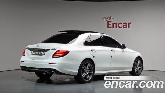 Mercedes-Benz E-Class 2020 — ფოტო 2/20