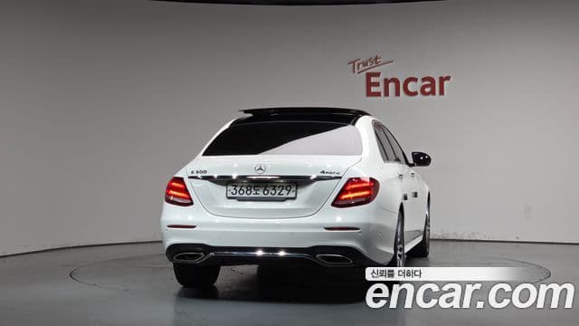 Mercedes-Benz E-Class 2020 — ფოტო 4/20
