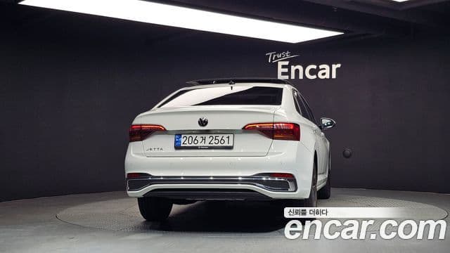Volkswagen Jetta 2023 — ფოტო 4/20