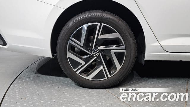 Volkswagen Jetta 2023 — ფოტო 5/20