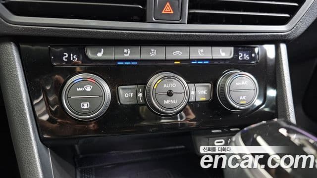 Volkswagen Jetta 2023 — ფოტო 17/20