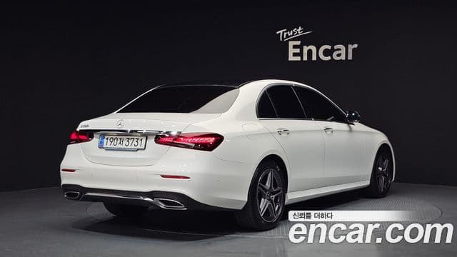 Mercedes-Benz E-Class 2023 — фото 1 из 20