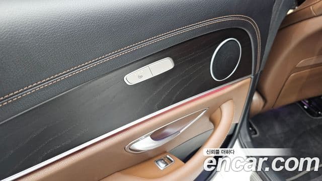 Mercedes-Benz E-Class 2023 — фото 17 из 20
