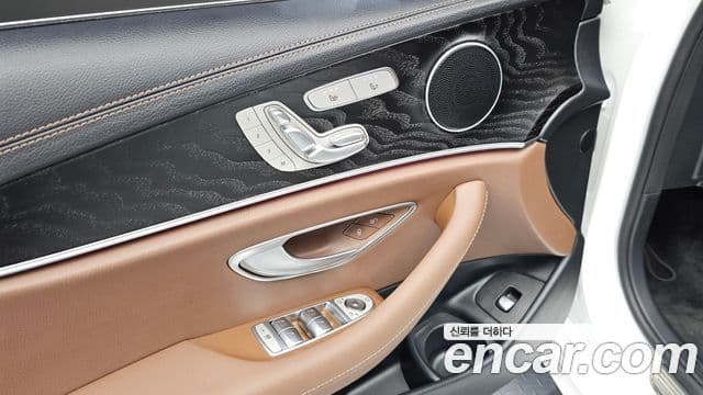 Mercedes-Benz E-Class 2023 — фото 19 из 20