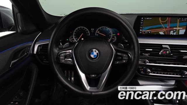 BMW 5 Series 2018 — ფოტო 13/20