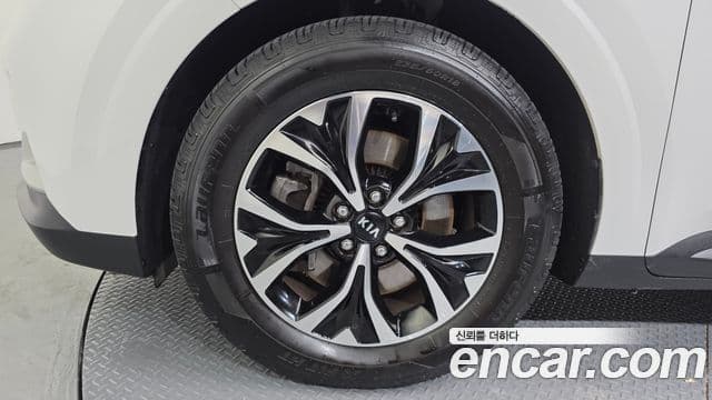 Kia Carnival 2021 — фото 5 из 20