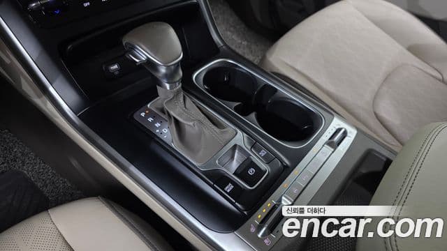 Kia Carnival 2021 — фото 9 из 20
