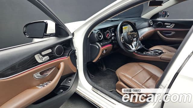Mercedes-Benz E-Class 2019 — фото 10 из 20