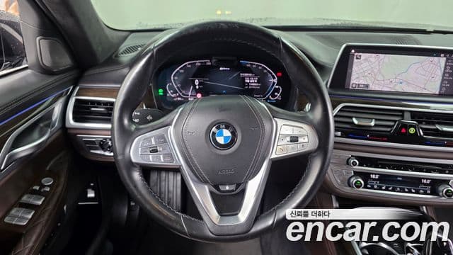BMW 7 Series 2020 — ფოტო 13/20