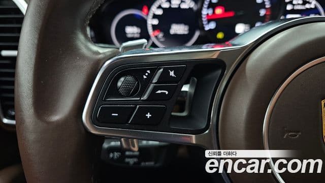 Porsche Cayenne 2019 — Photo 27/32
