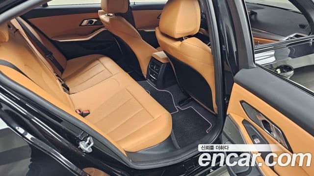 BMW 3 Series 2025 — фото 12 из 20