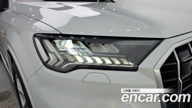 Audi Q7 2020 — Photo 27/34