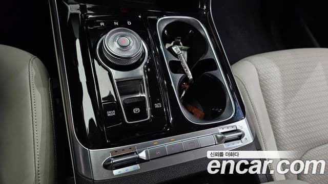 Kia Carnival 2021 — фото 9 из 20