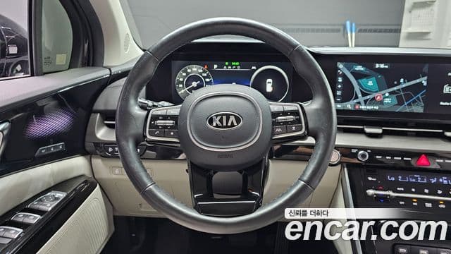 Kia Carnival 2021 — фото 13 из 20