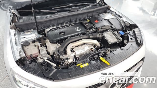 Mercedes-Benz GLB-Class 2025 — фото 5 из 20