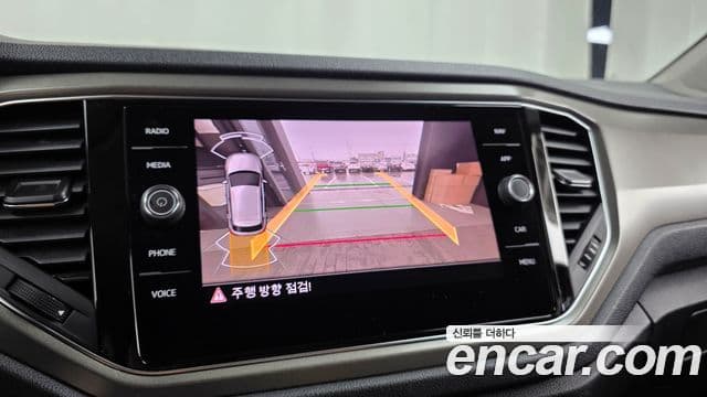 Volkswagen T-Roc 2021 — ფოტო 15/20