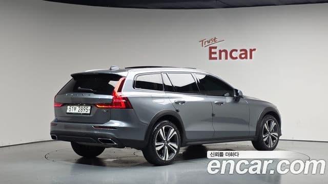 Volvo V60 Cross Country 2019 — Şəkil 2/20