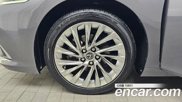 Lexus ES300h 2021 — фото 5 из 20