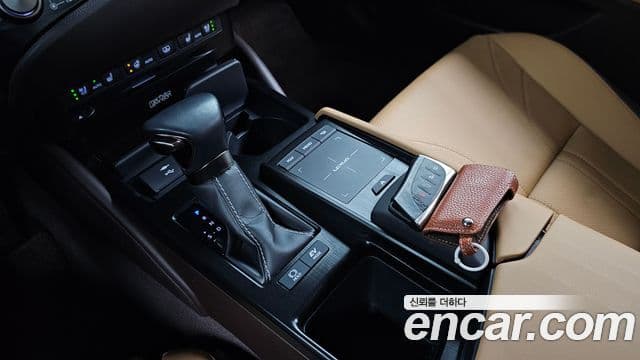Lexus ES300h 2021 — фото 9 из 20