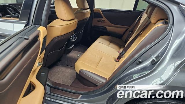 Lexus ES300h 2021 — ფოტო 11/20