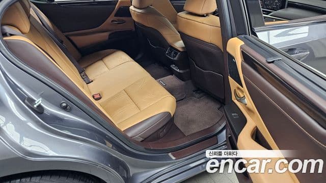 Lexus ES300h 2021 — ფოტო 12/20
