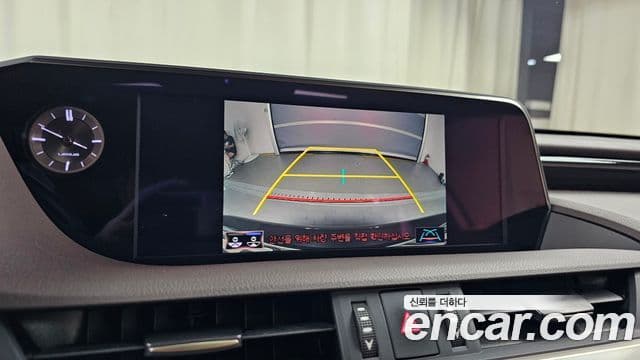 Lexus ES300h 2021 — фото 14 из 20