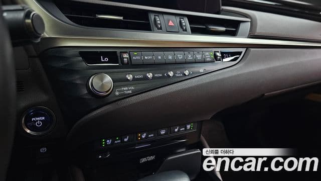 Lexus ES300h 2021 — фото 20 из 20